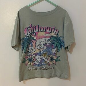 Women’s xs Olive Slightly Cropped Graphic Tee